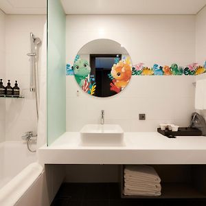 Dinosaur Family Twin Pool access two times a